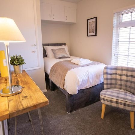 Saltbox Properties- Large!! 3 Bed, 3 Bath House, Parking, Fast Wifi, Town Centre Location! Sleeps 6 Ashby-de-la-Zouch Екстер'єр фото