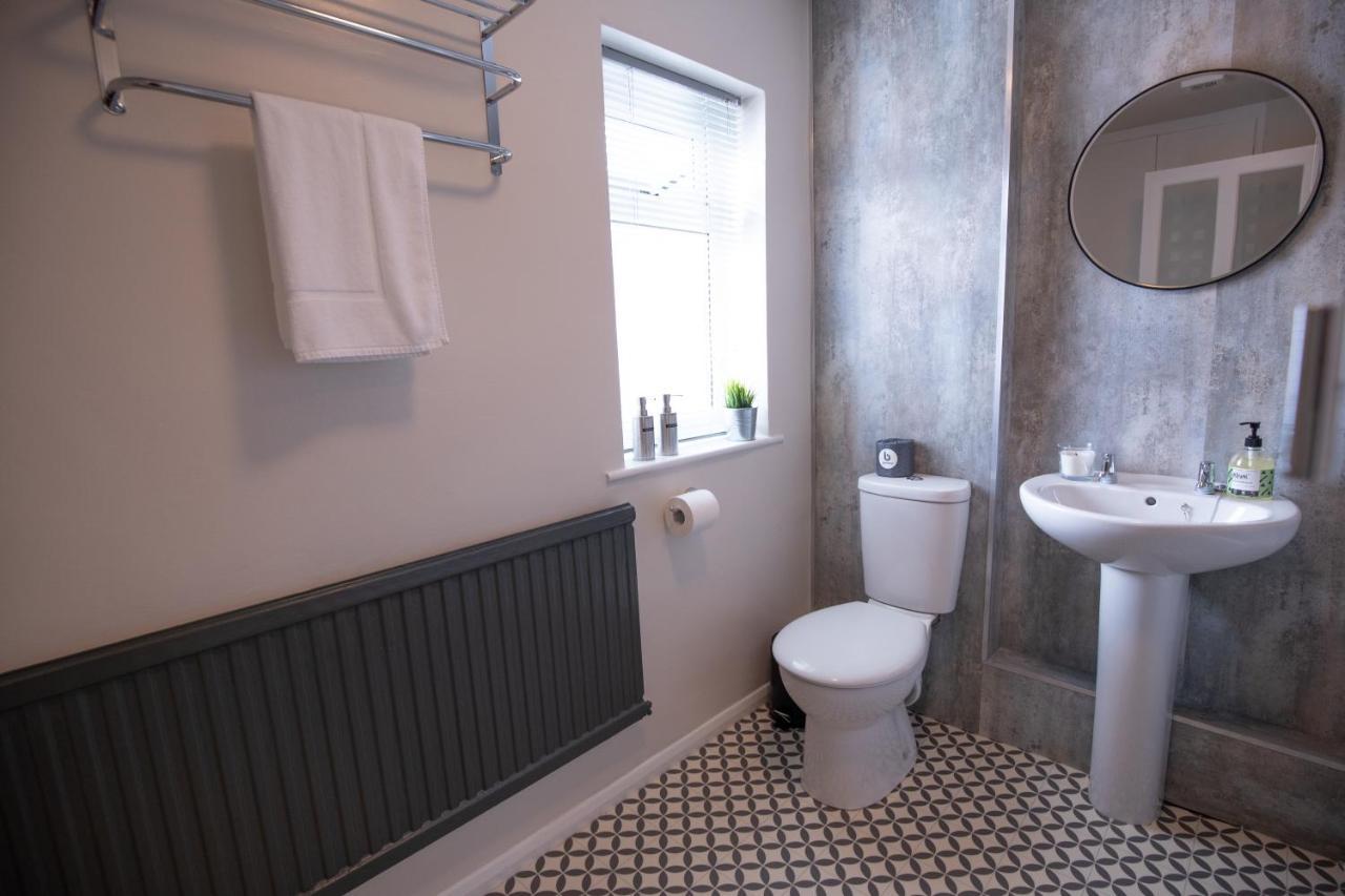 Saltbox Properties- Large!! 3 Bed, 3 Bath House, Parking, Fast Wifi, Town Centre Location! Sleeps 6 Ashby-de-la-Zouch Екстер'єр фото